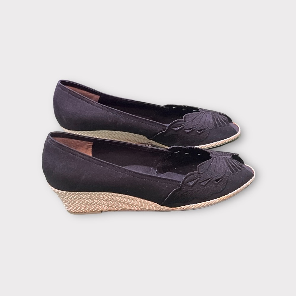 On Von Furstenberg women’s Black Lacey Wedge Shoes Size 8W.